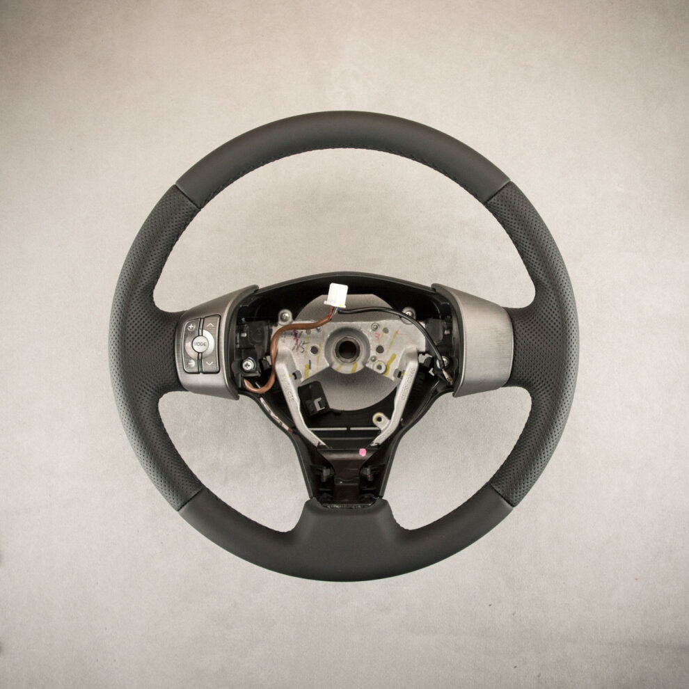 Modyfikacja i obszycie kierownicy Toyota RAV4