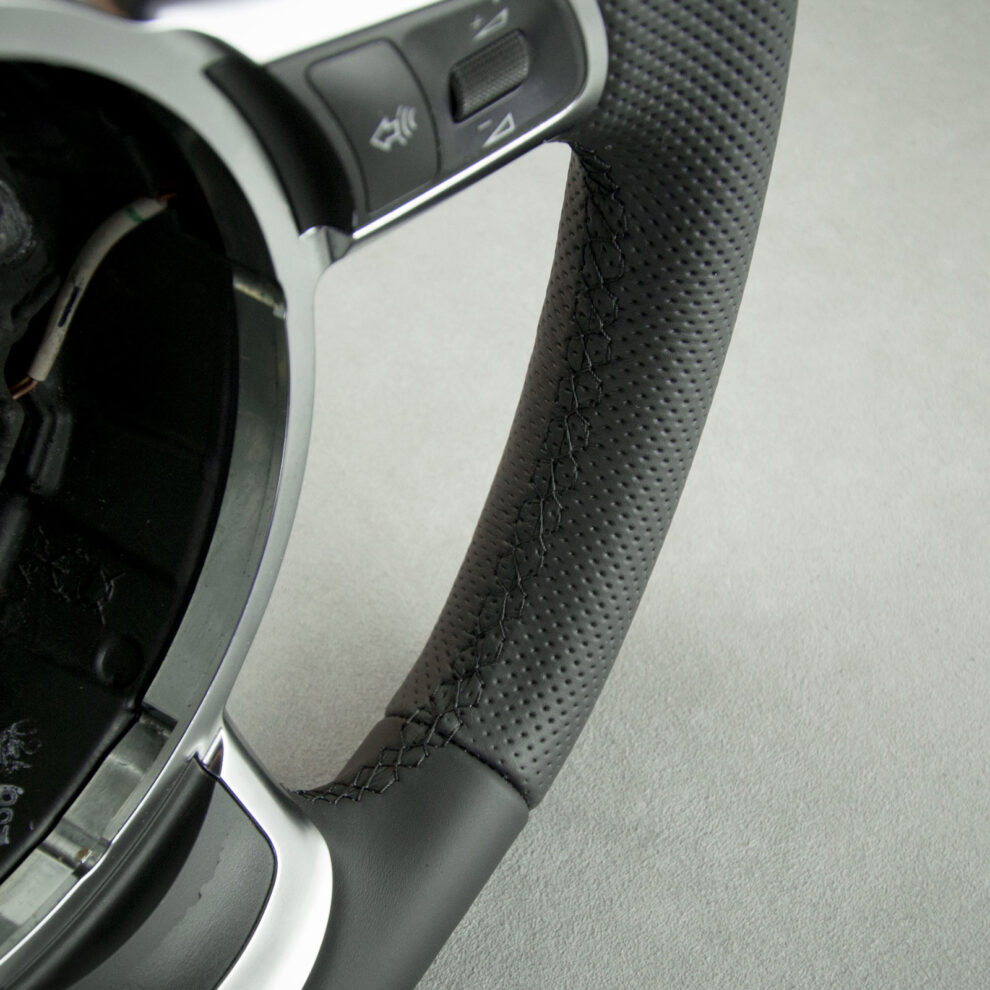 Modyfikacja i obszycie kierownicy Audi TT 8J