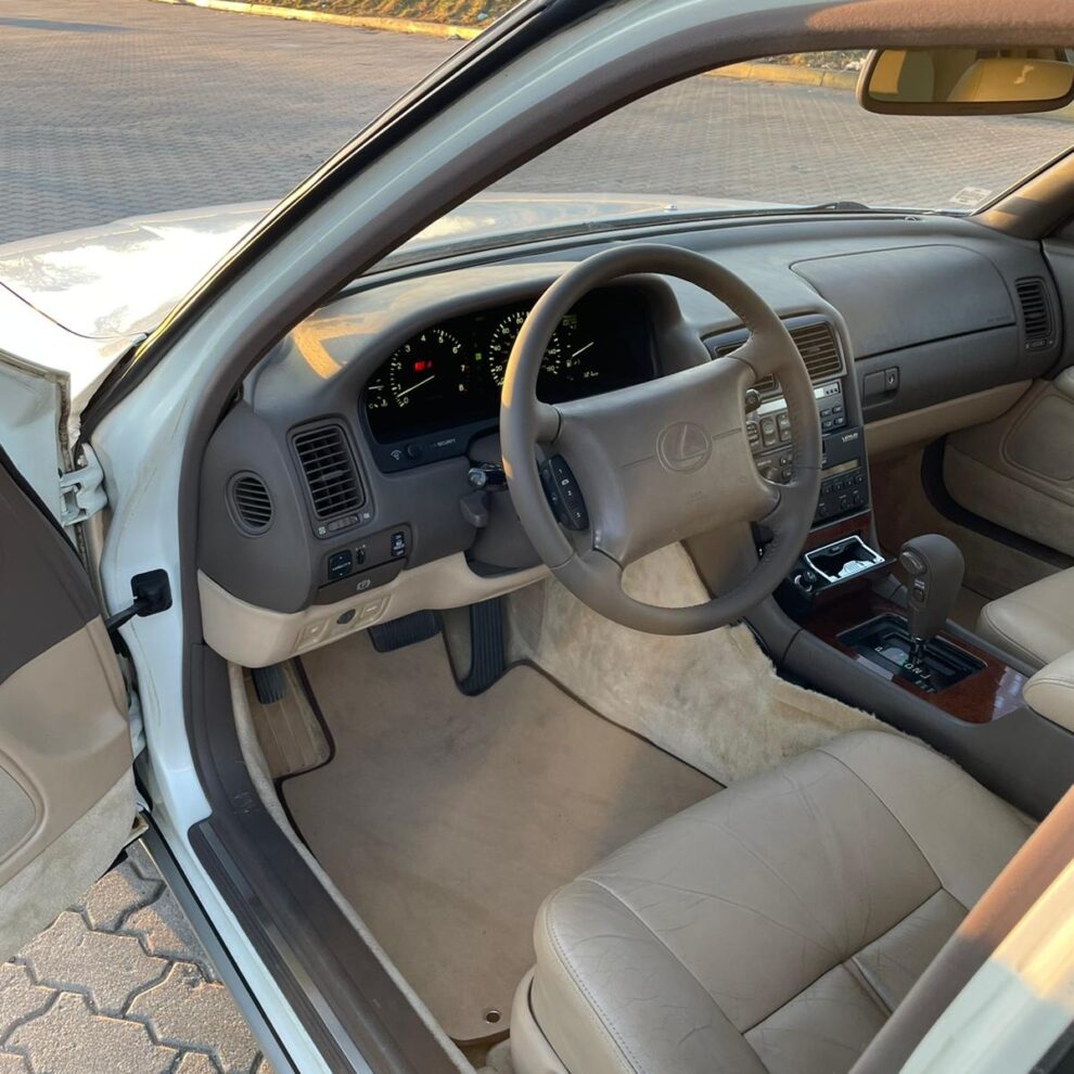 Modyfikacja i obszycie kierownicy Lexus LS400