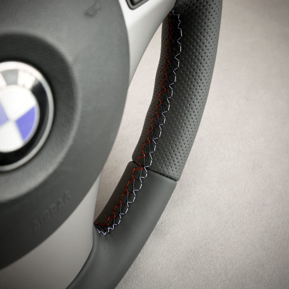 Modyfikacja i obszycie kierownicy BMW E87