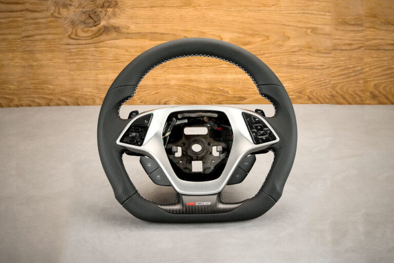Modyfikacja i obszycie kierownicy Chevrolet Corvette C7