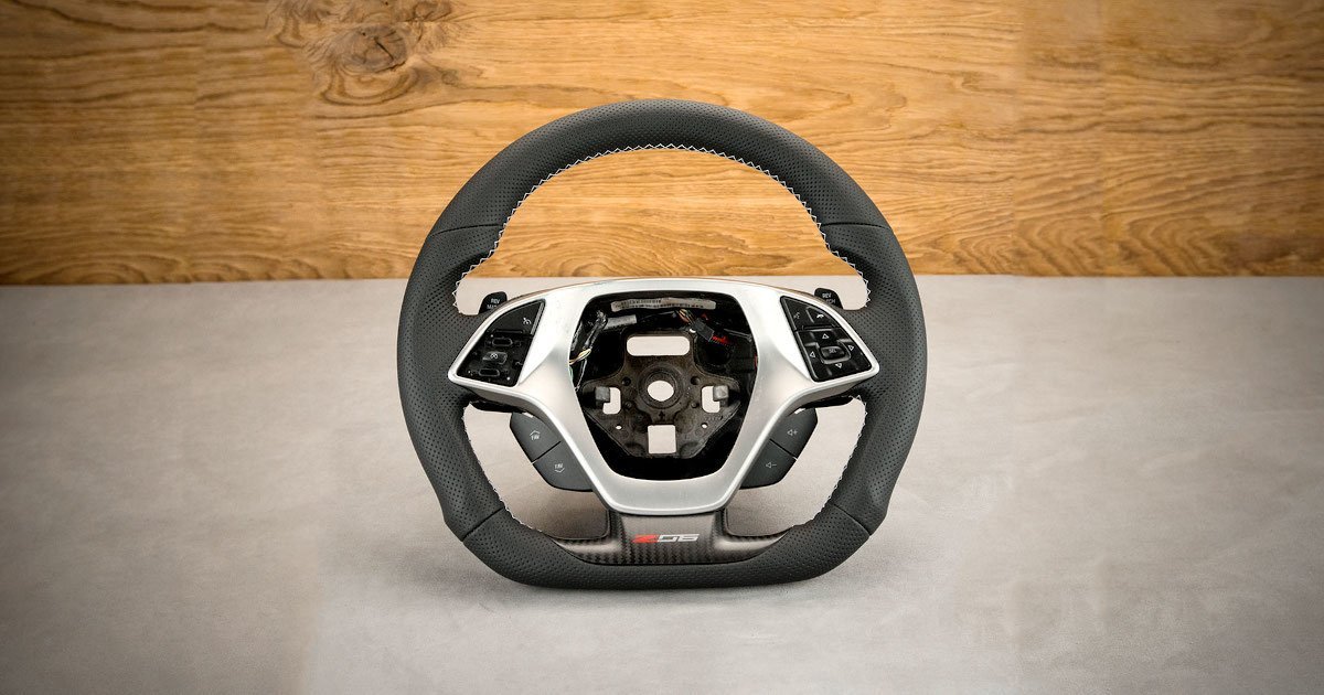 Modyfikacja i obszycie kierownicy Chevrolet Corvette C7