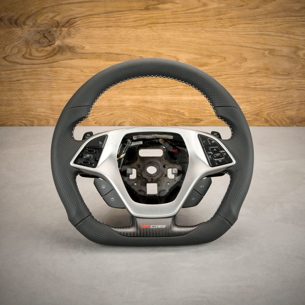 Modyfikacja i obszycie kierownicy Chevrolet Corvette C7