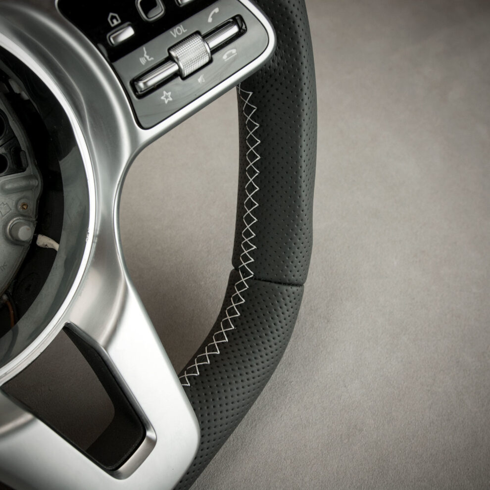 Modyfikacja i obszycie kierownicy Mercedes-Benz GLB X247