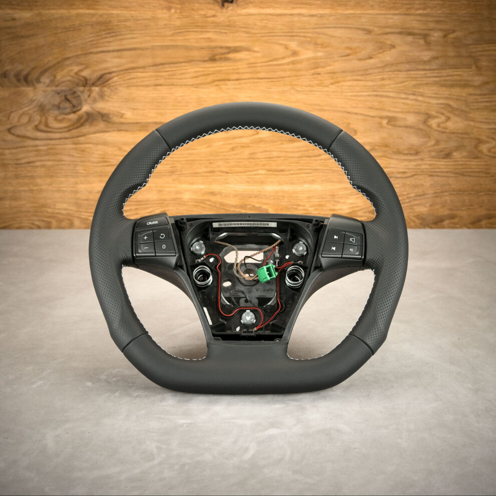 Modyfikacja i obszycie kierownicy Volvo V50