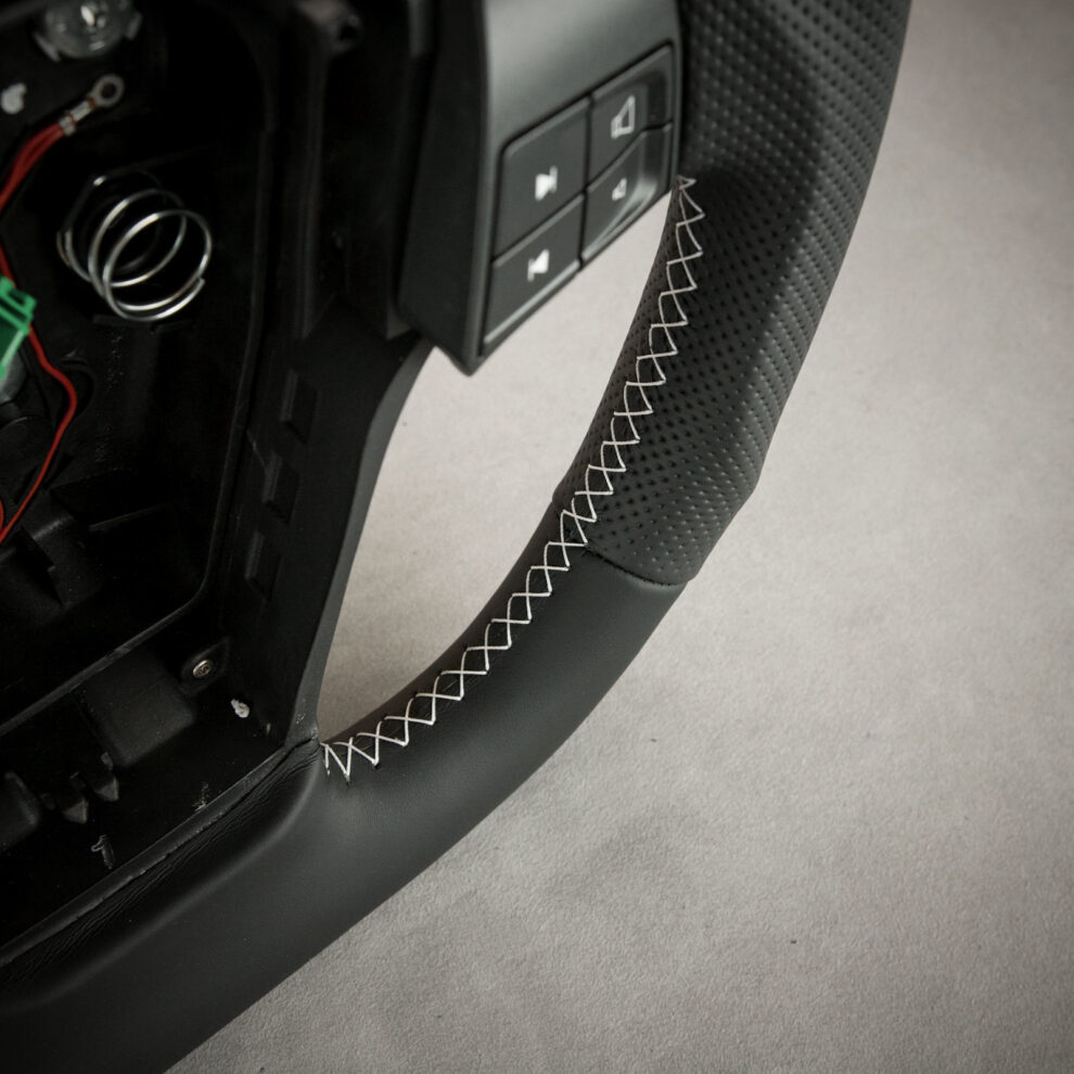 Modyfikacja i obszycie kierownicy Volvo V50