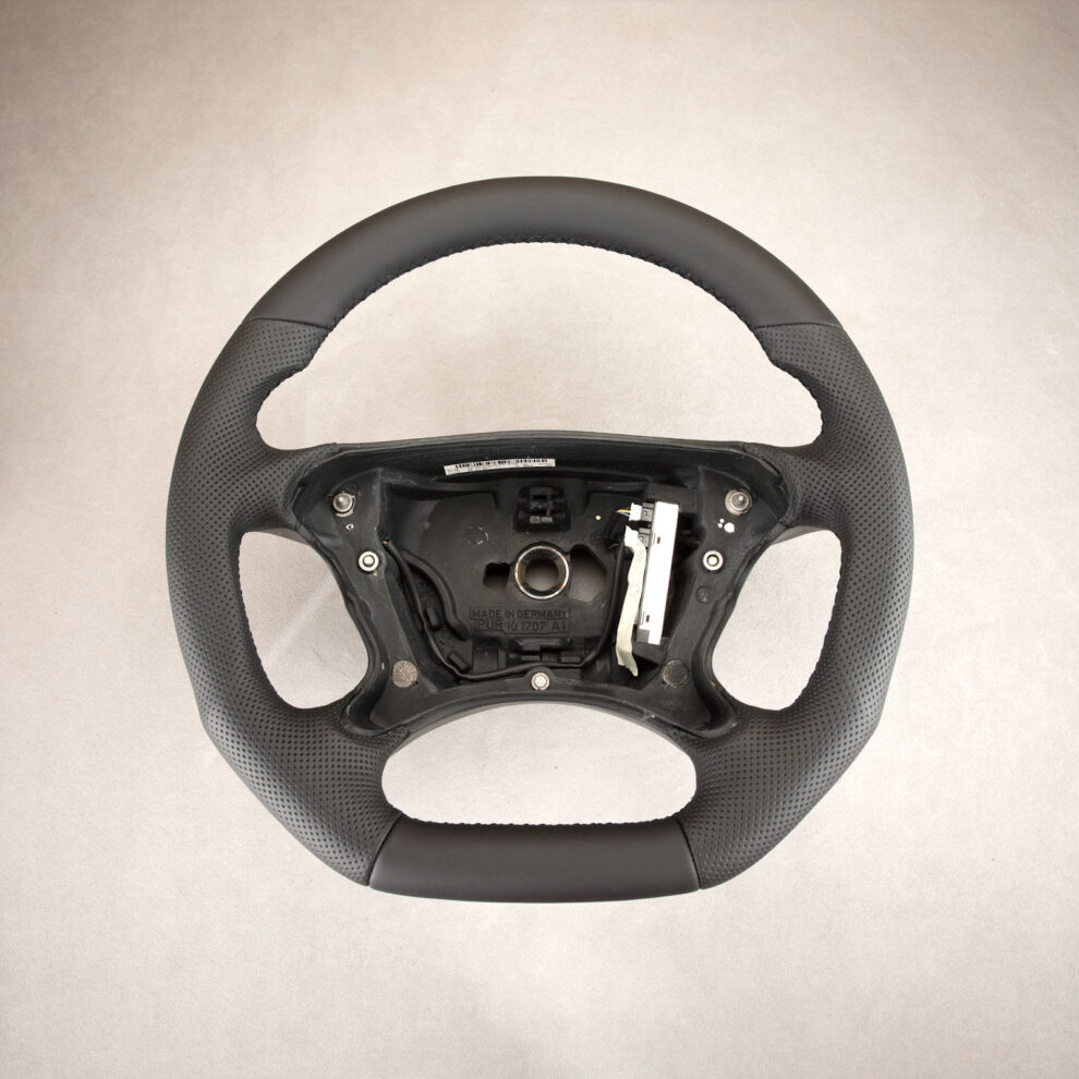 Modyfikacja i obszycie kierownicy Mercedes-Benz CLK 320