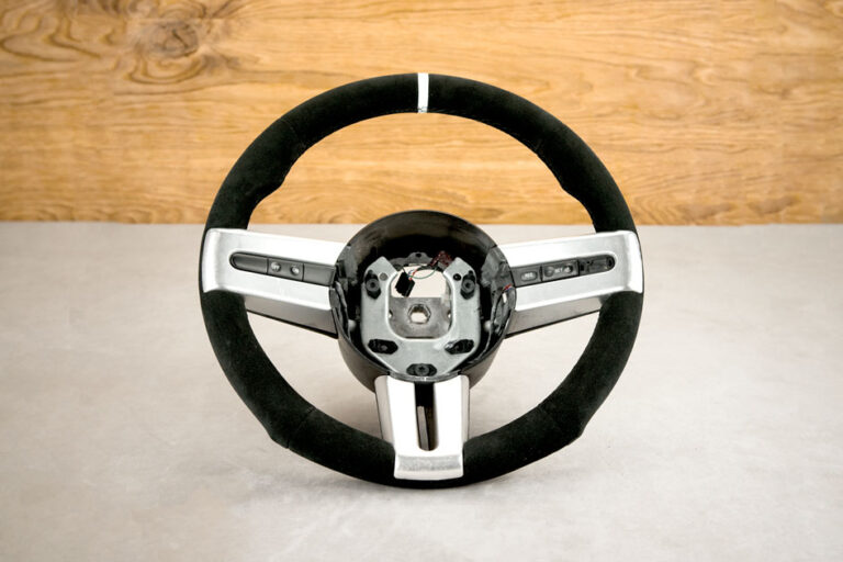 Modyfikacja i obszycie kierownicy Ford Mustang IV (2005)
