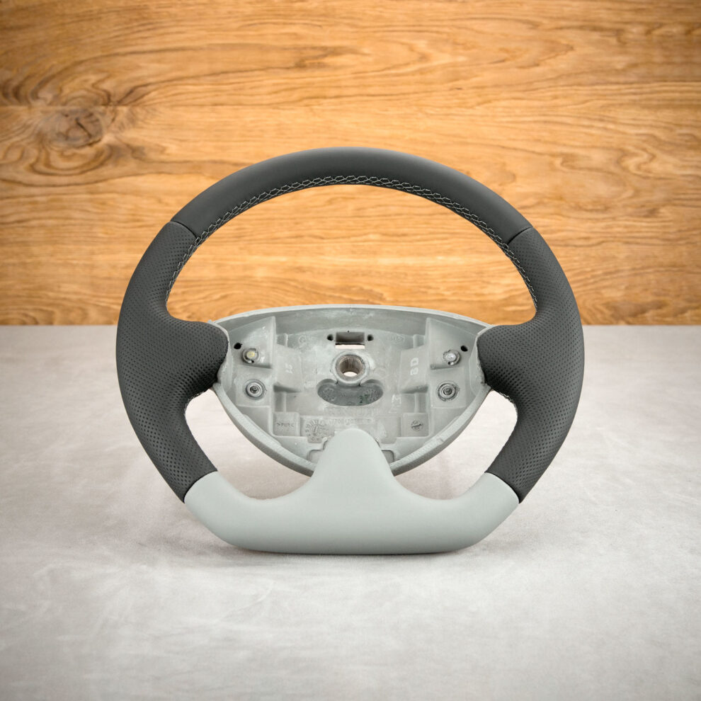 Modyfikacja i obszycie kierownicy Renault Twingo