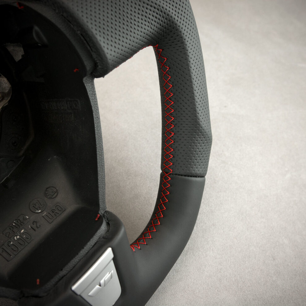 Modyfikacja i obszycie kierownicy Skoda Octavia II