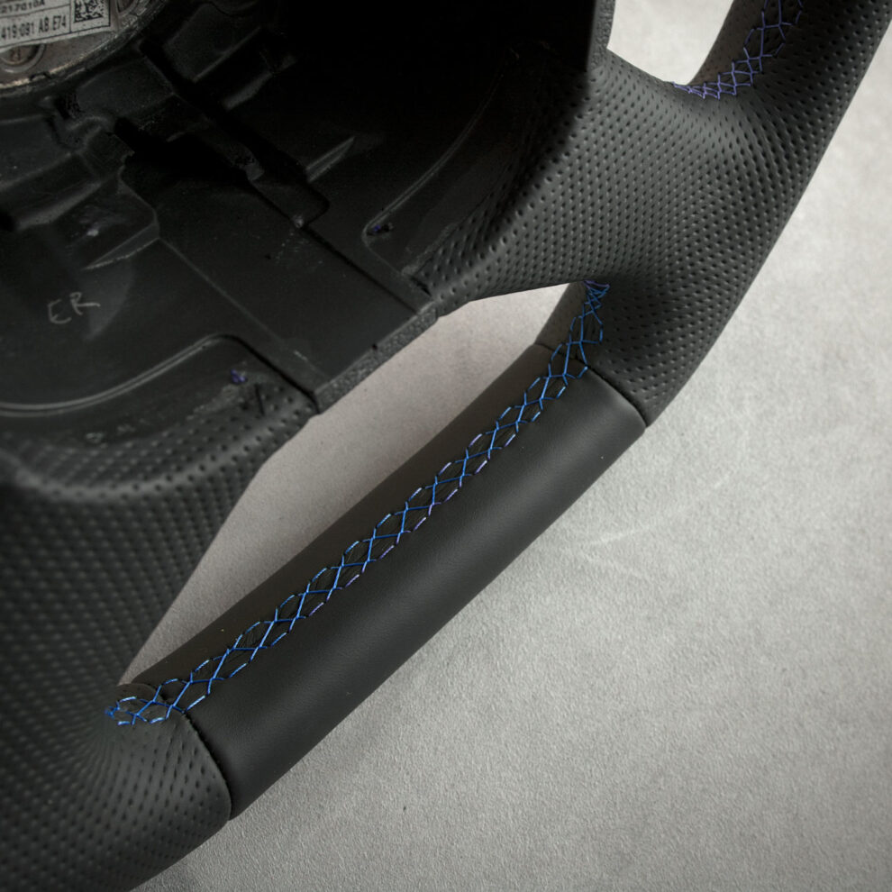 Modyfikacja i obszycie kierownicy Skoda Superb II