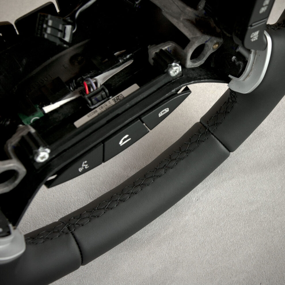 Obszycie kierownicy Mitsubishi Pajero IV