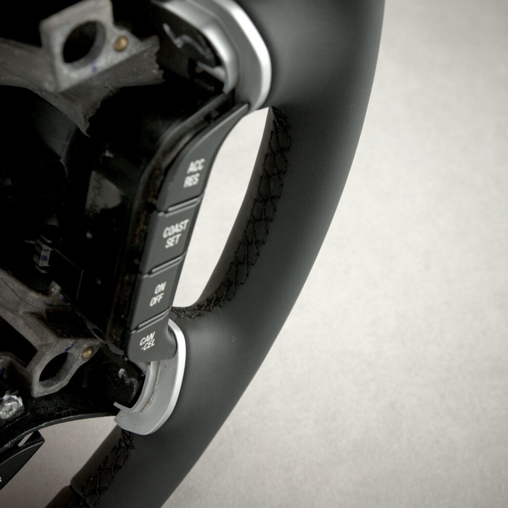 Obszycie kierownicy Mitsubishi Pajero IV