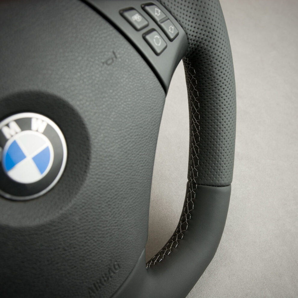 Modyfikacja i obszycie kierownicy BMW E87