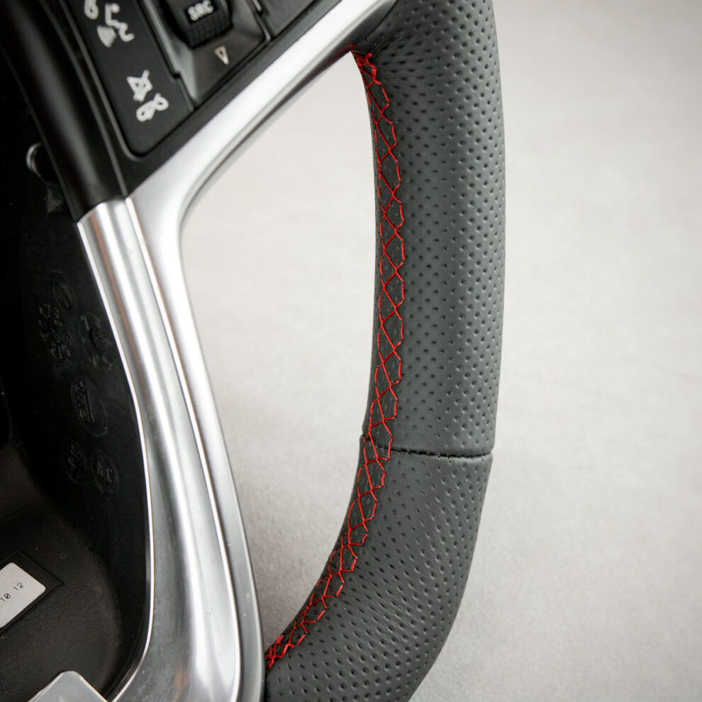 Modyfikacja i obszycie kierownicy Opel Astra J