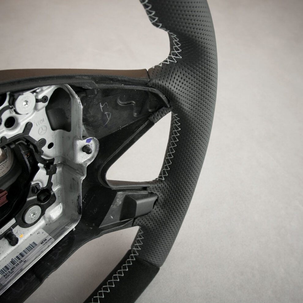 Modyfikacja i obszycie kierownicy Mercedes-Benz E W212