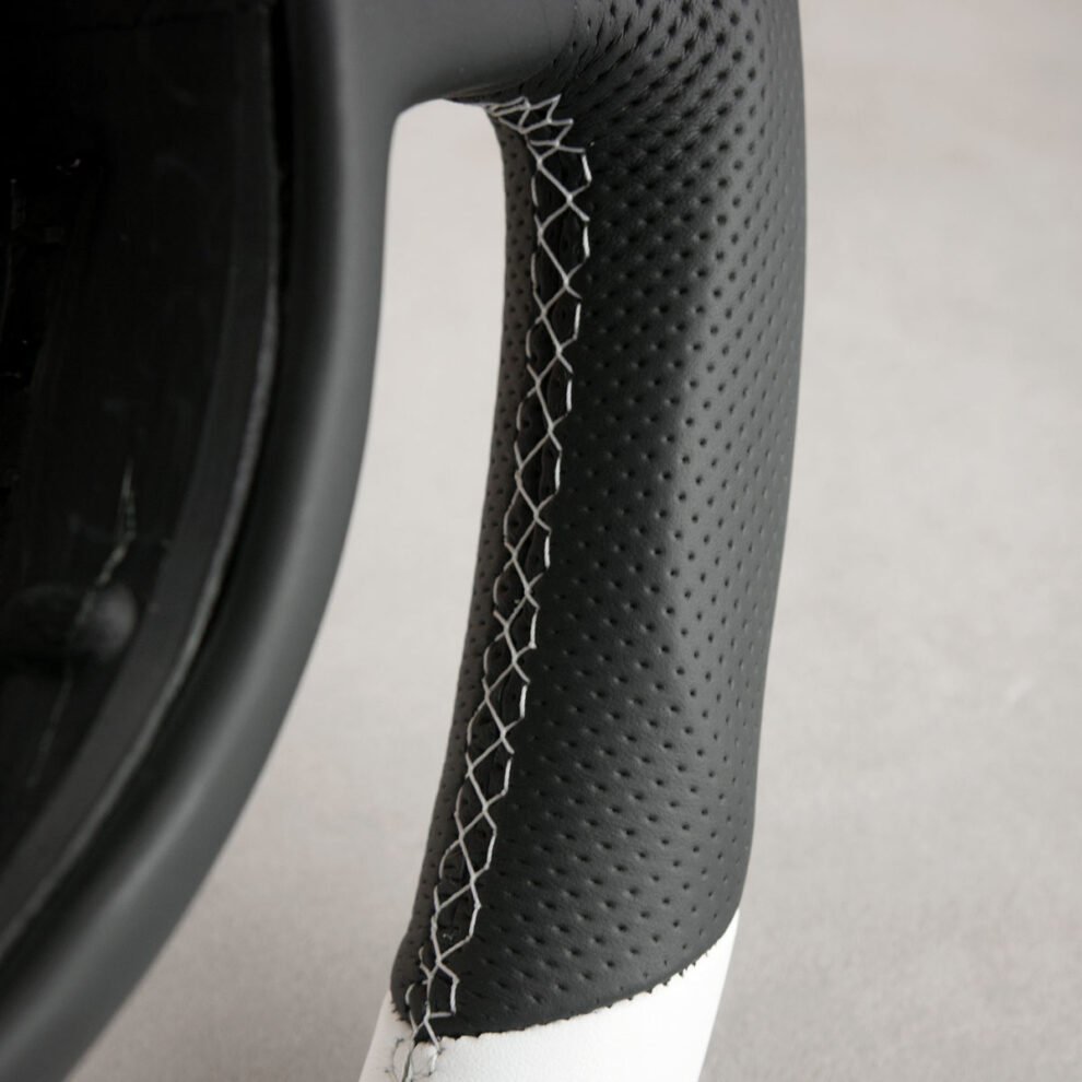 Modyfikacja i obszycie kierownicy Opel Corsa C