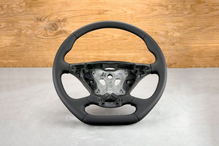 Modyfikacja i obszycie kierownicy Scania