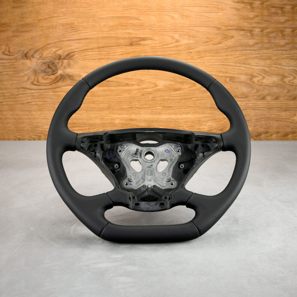 Modyfikacja i obszycie kierownicy Scania