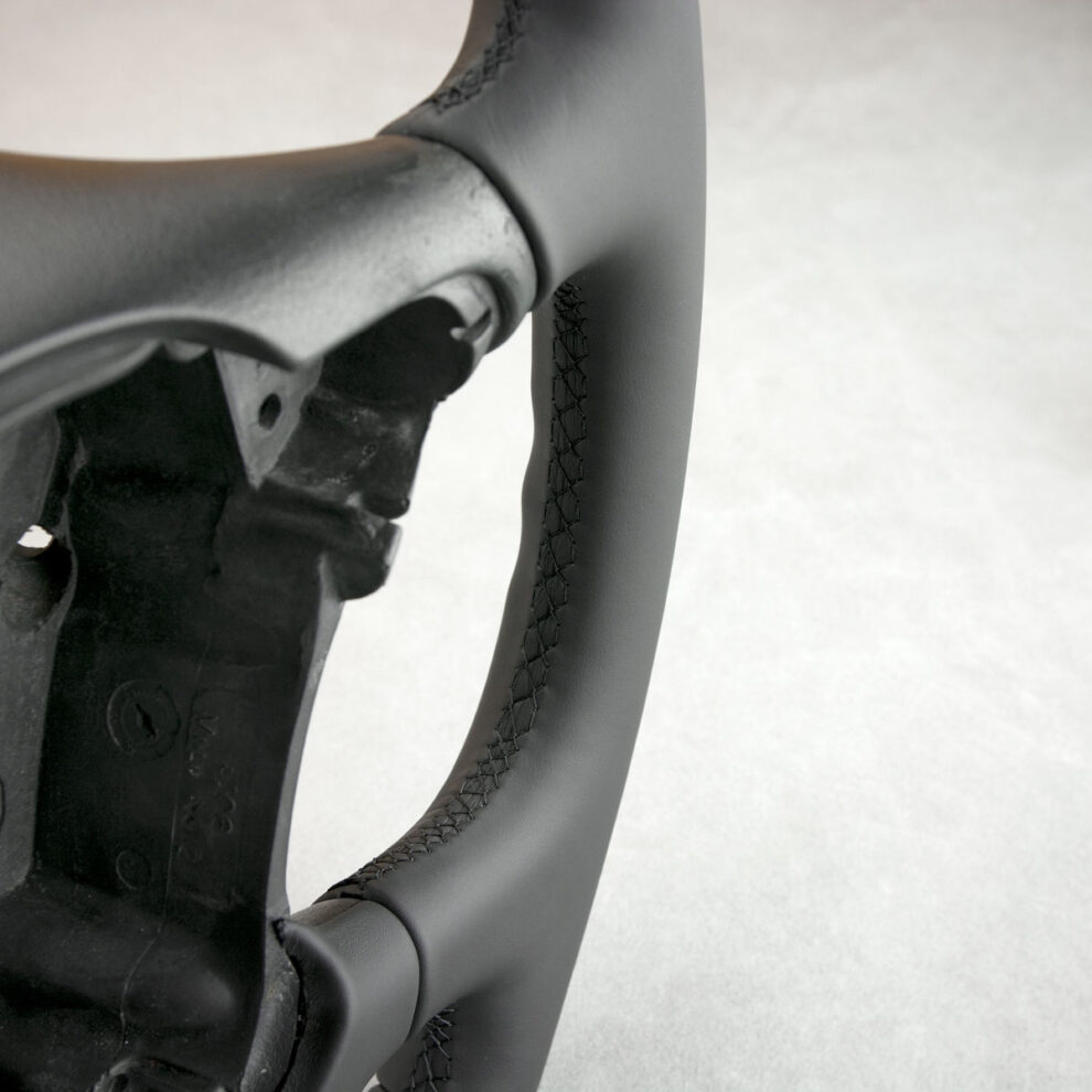 Modyfikacja i obszycie kierownicy Scania