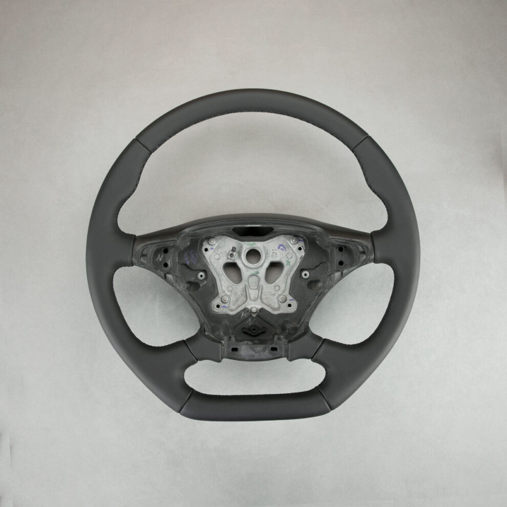 Modyfikacja i obszycie kierownicy Scania