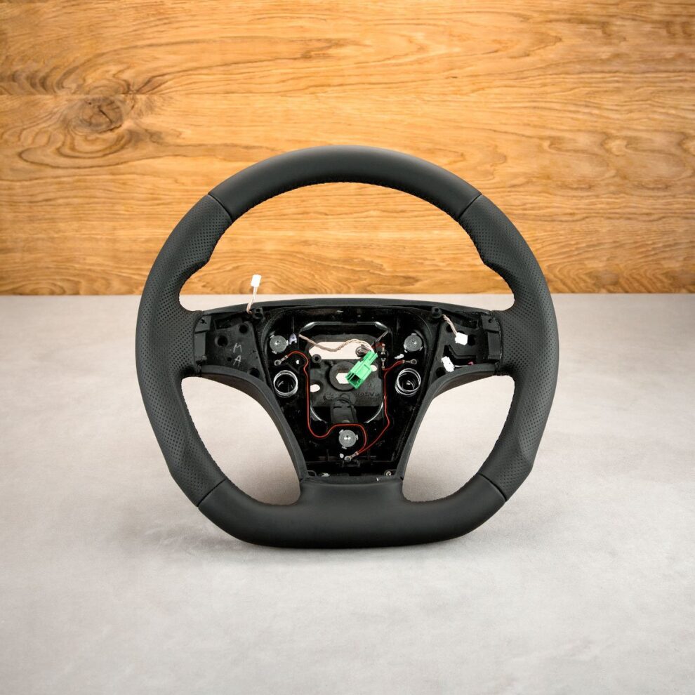 Modyfikacja i obszycie kierownicy Volvo C70