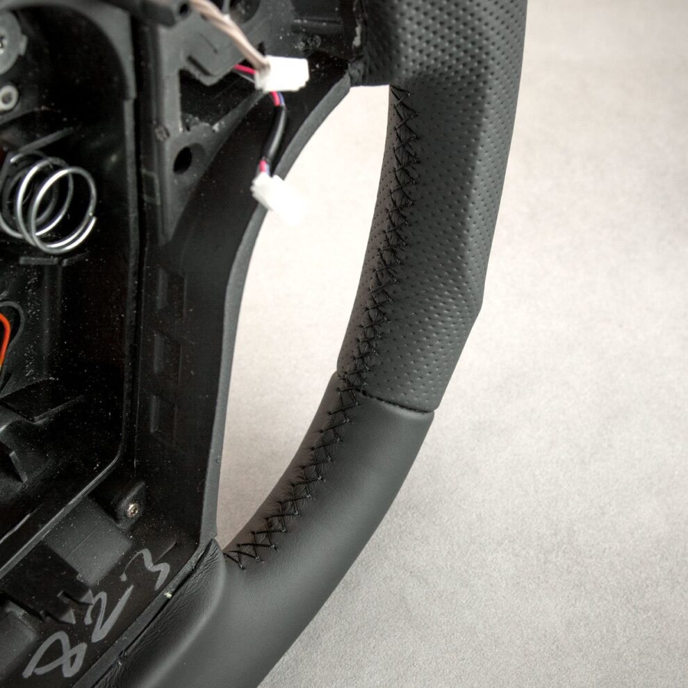 Modyfikacja i obszycie kierownicy Volvo C70