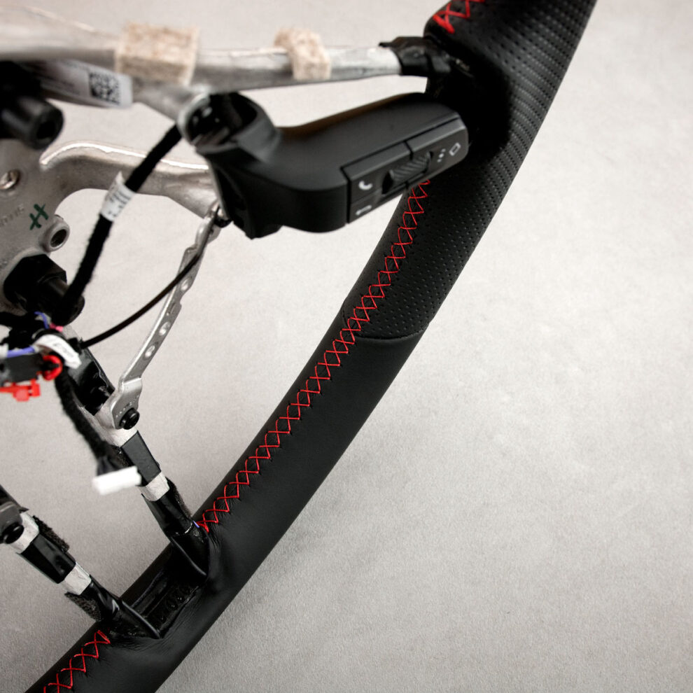 Obszycie kierownicy Porsche Macan GTS