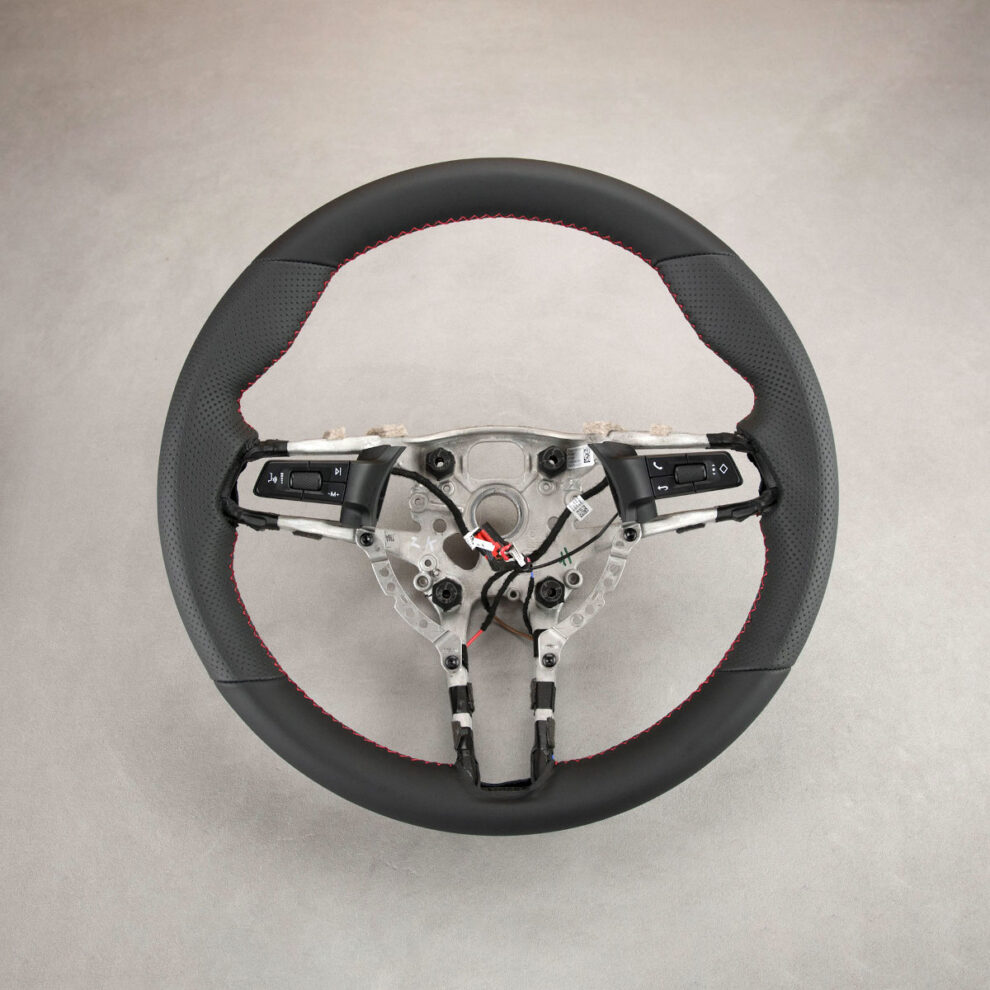 Obszycie kierownicy Porsche Macan GTS