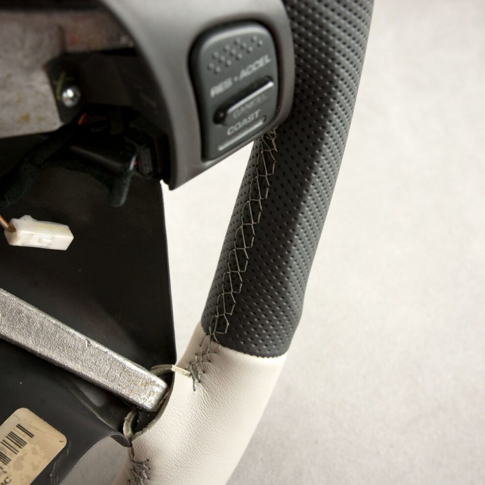 Modyfikacja i obszycie kierownicy Jeep Grand Cherokee II