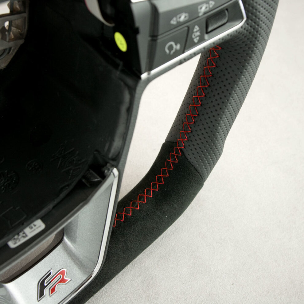 Modyfikacja i obszycie kierownicy Seat Leon FR III