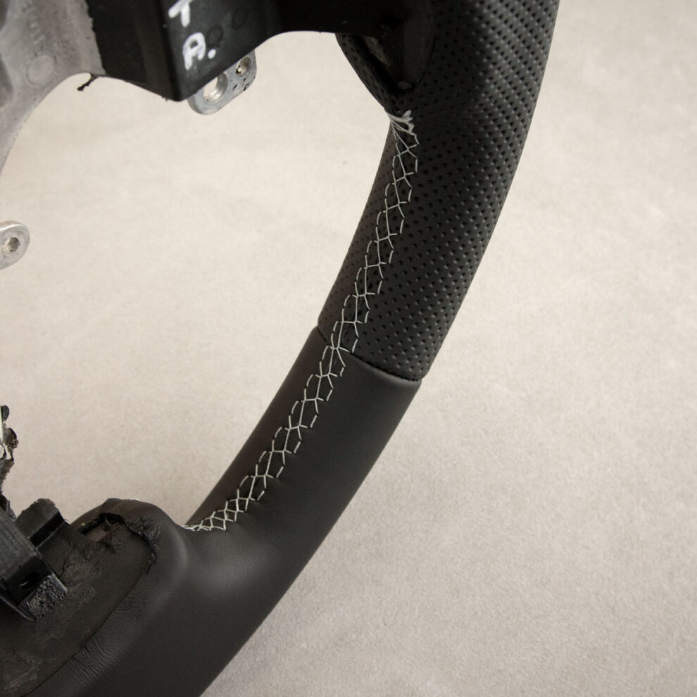 Modyfikacja i obszycie kierownicy Suzuki Vitara II