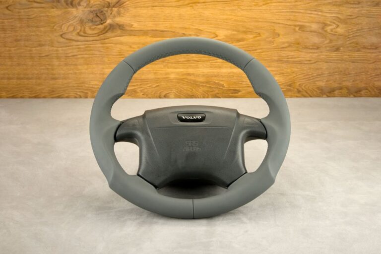 Modyfikacja i obszycie kierownicy Volvo C70