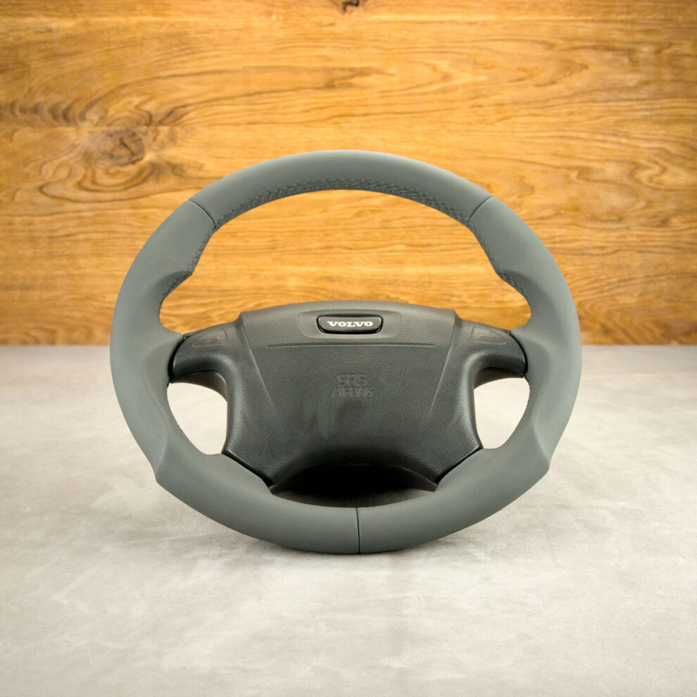 Modyfikacja i obszycie kierownicy Volvo C70