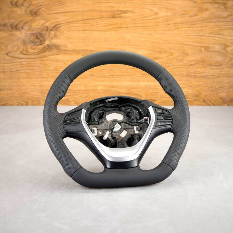 Modyfikacja i obszycie kierownicy BMW F30