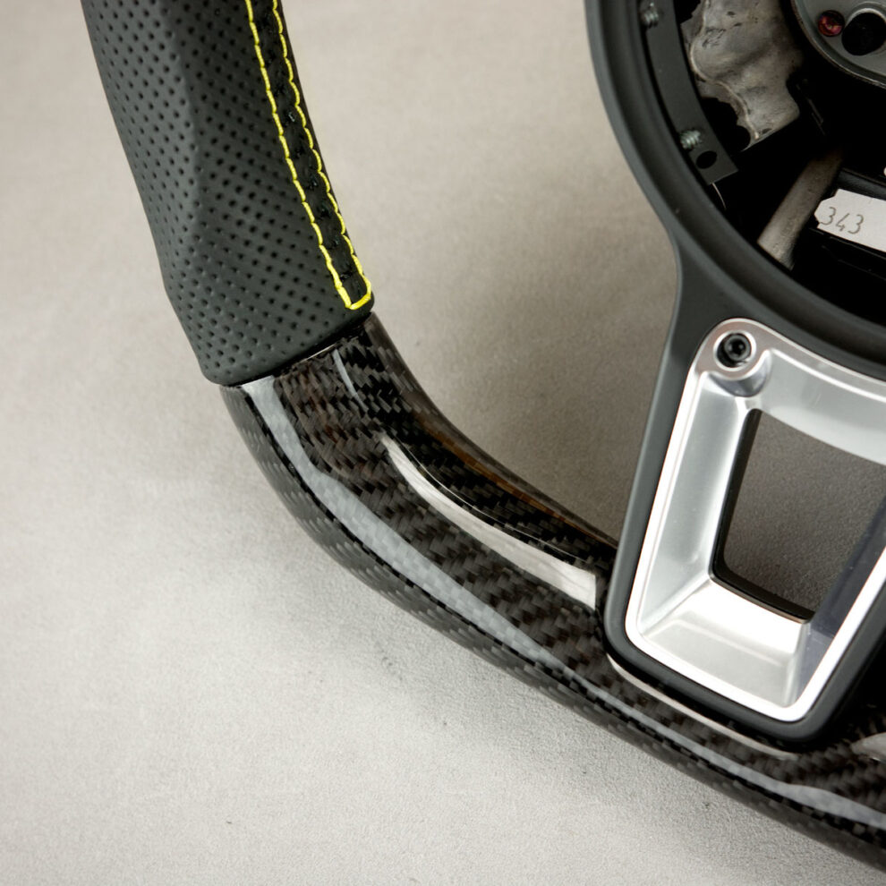 Modyfikacja i obszycie kierownicy Porsche 911 Turbo S