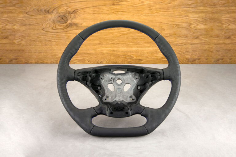 Modyfikacja i obszycie kierownicy Scania