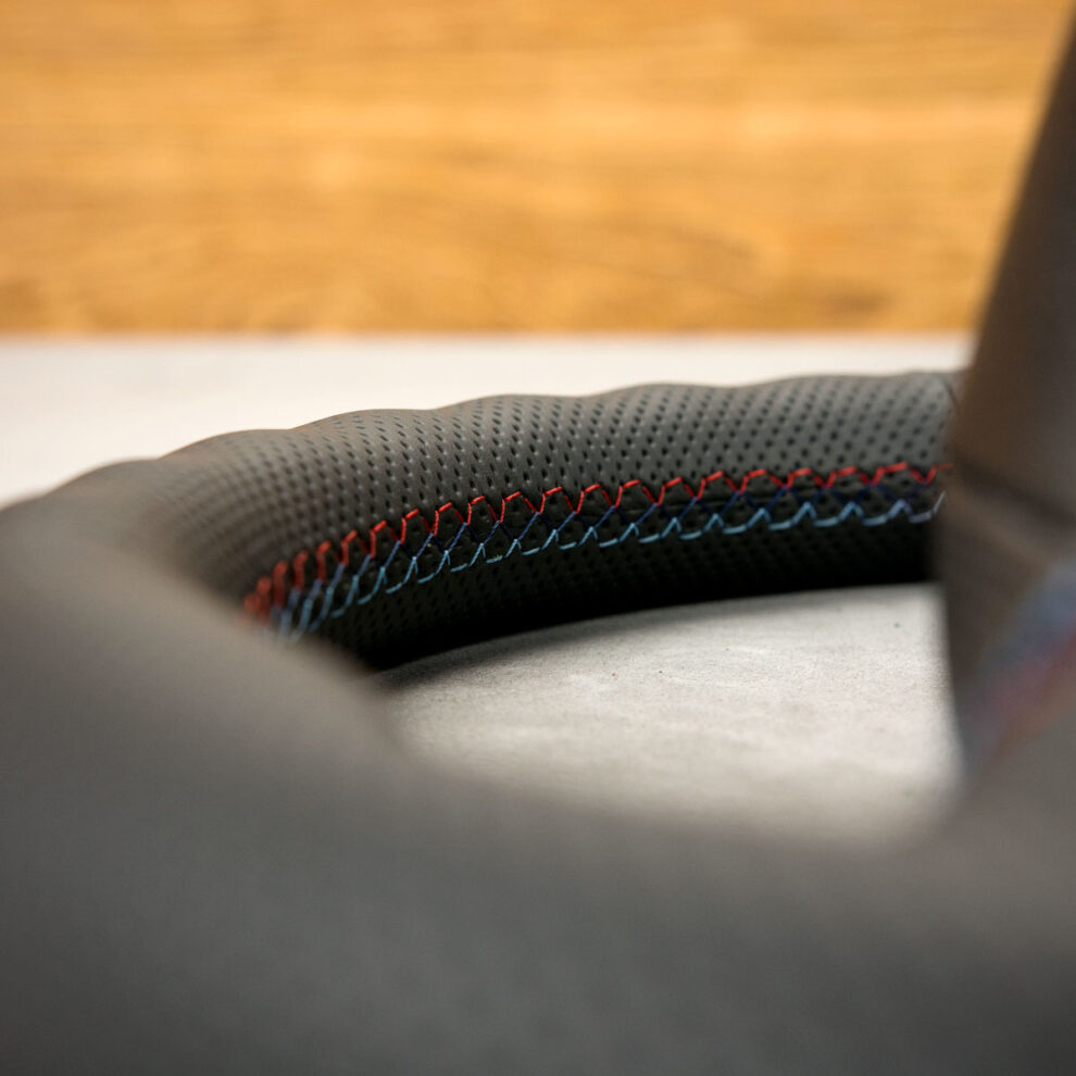 Modyfikacja i obszycie kierownicy BMW F10