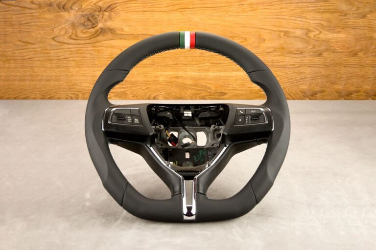 Modyfikacja i obszycie kierownicy Maserati Ghibli