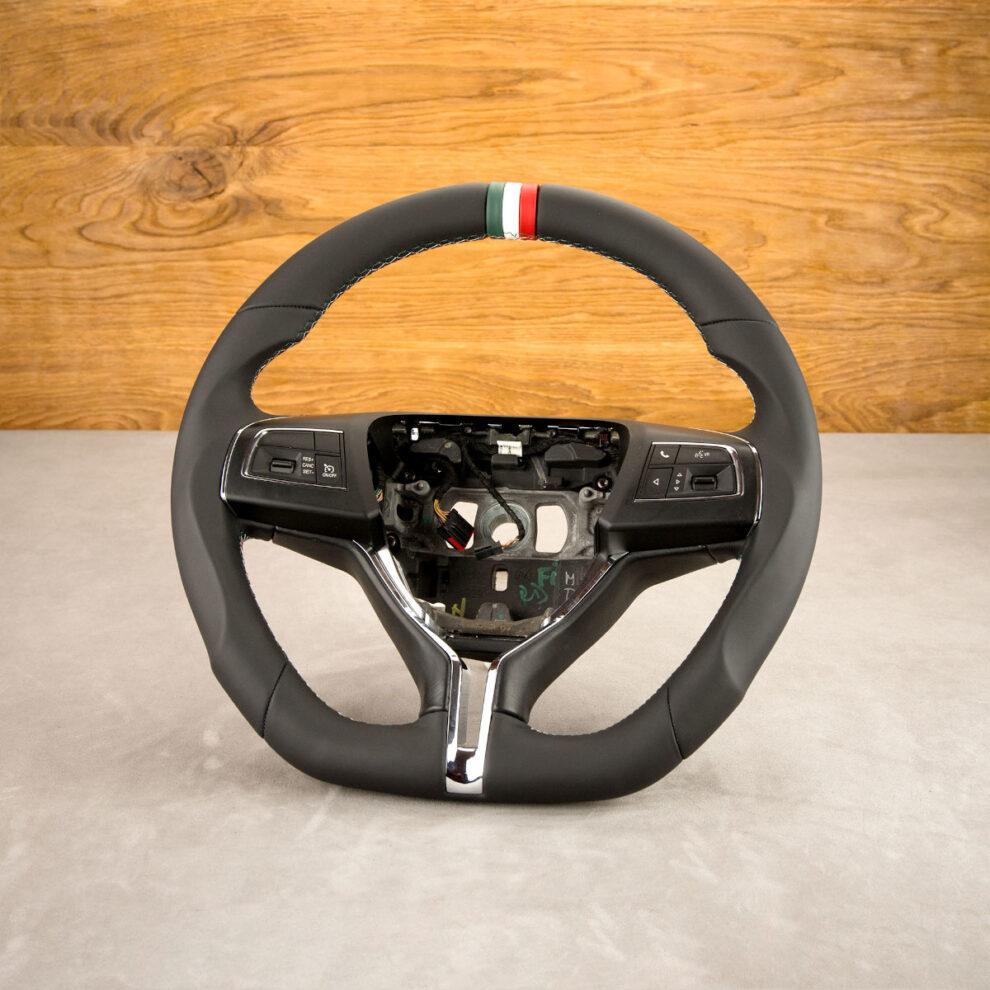 Modyfikacja i obszycie kierownicy Maserati Ghibli