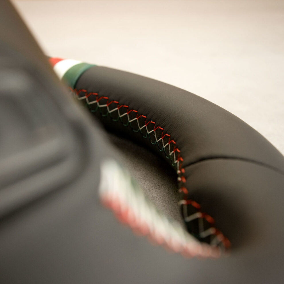 Modyfikacja i obszycie kierownicy Maserati Ghibli