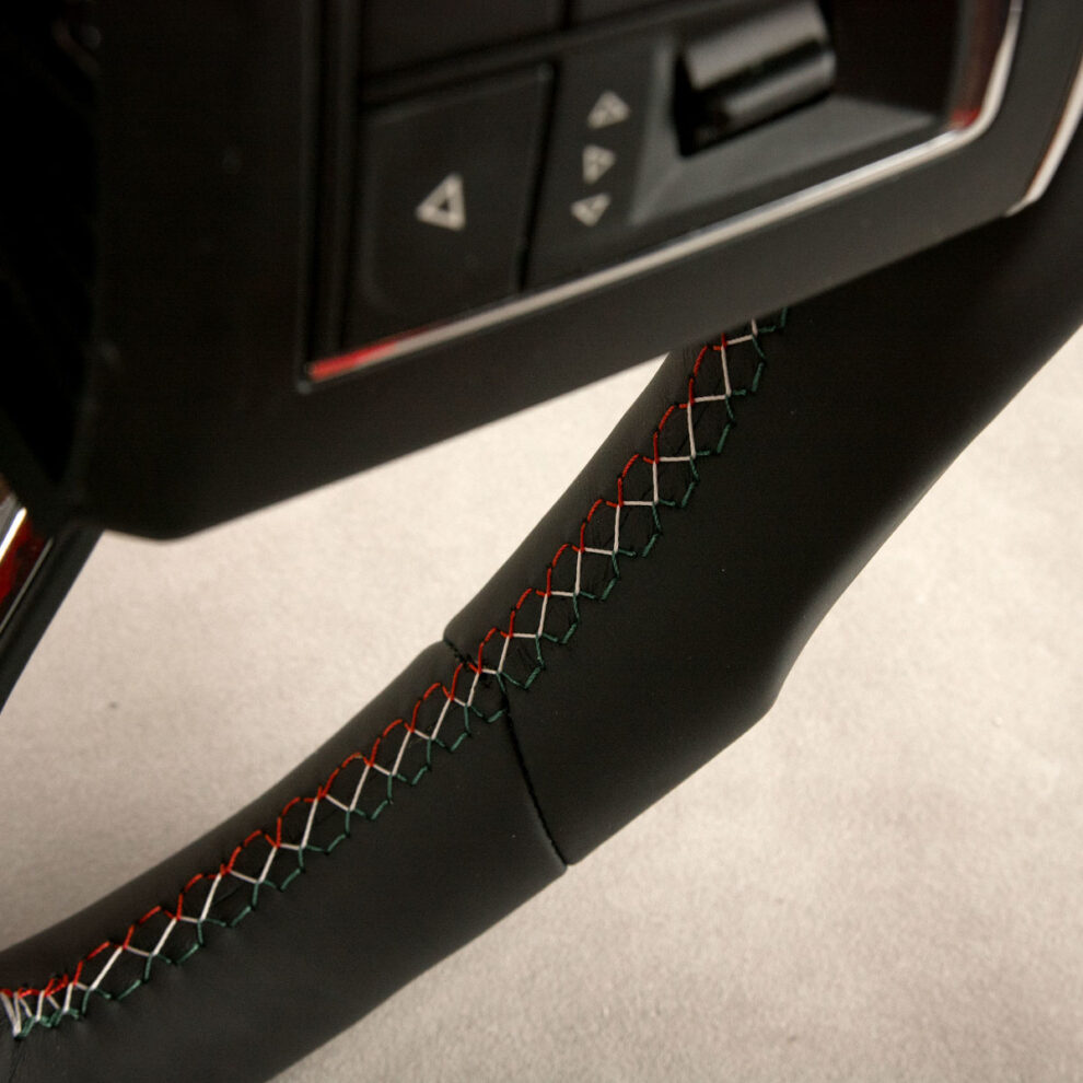 Modyfikacja i obszycie kierownicy Maserati Ghibli