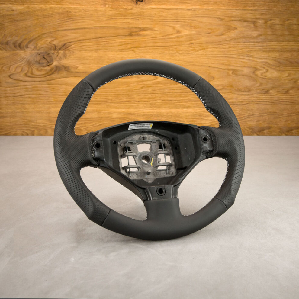 Modyfikacja i obszycie kierownicy Peugeot 308 T7