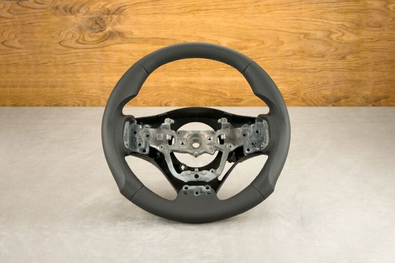 Modyfikacja i obszycie kierownicy Toyota Corolla E16