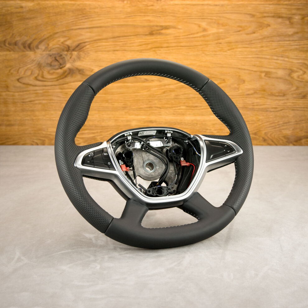 Modyfikacja i obszycie kierownicy Dacia Duster