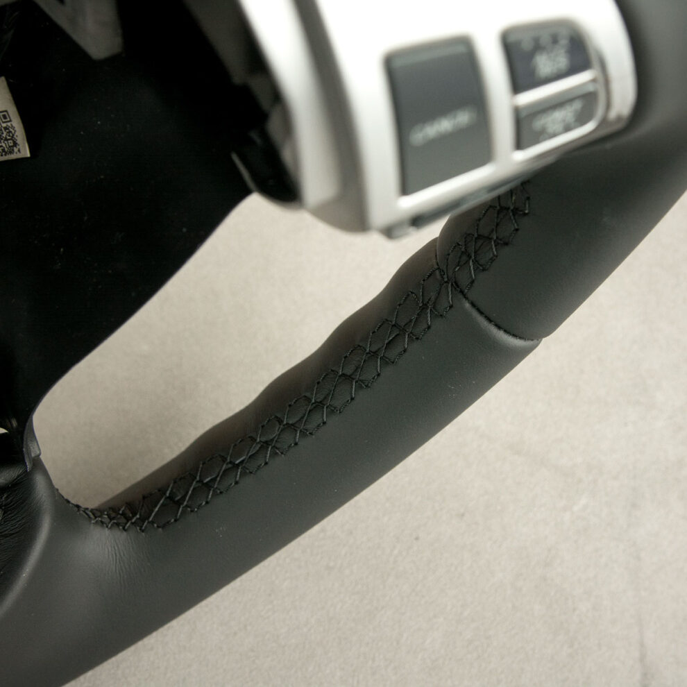 Obszycie kierownicy Mitsubishi Outlander II