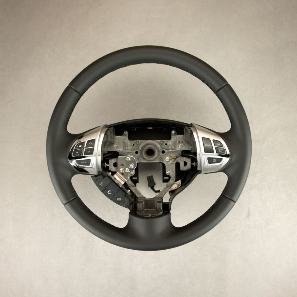 Obszycie kierownicy Mitsubishi Outlander II