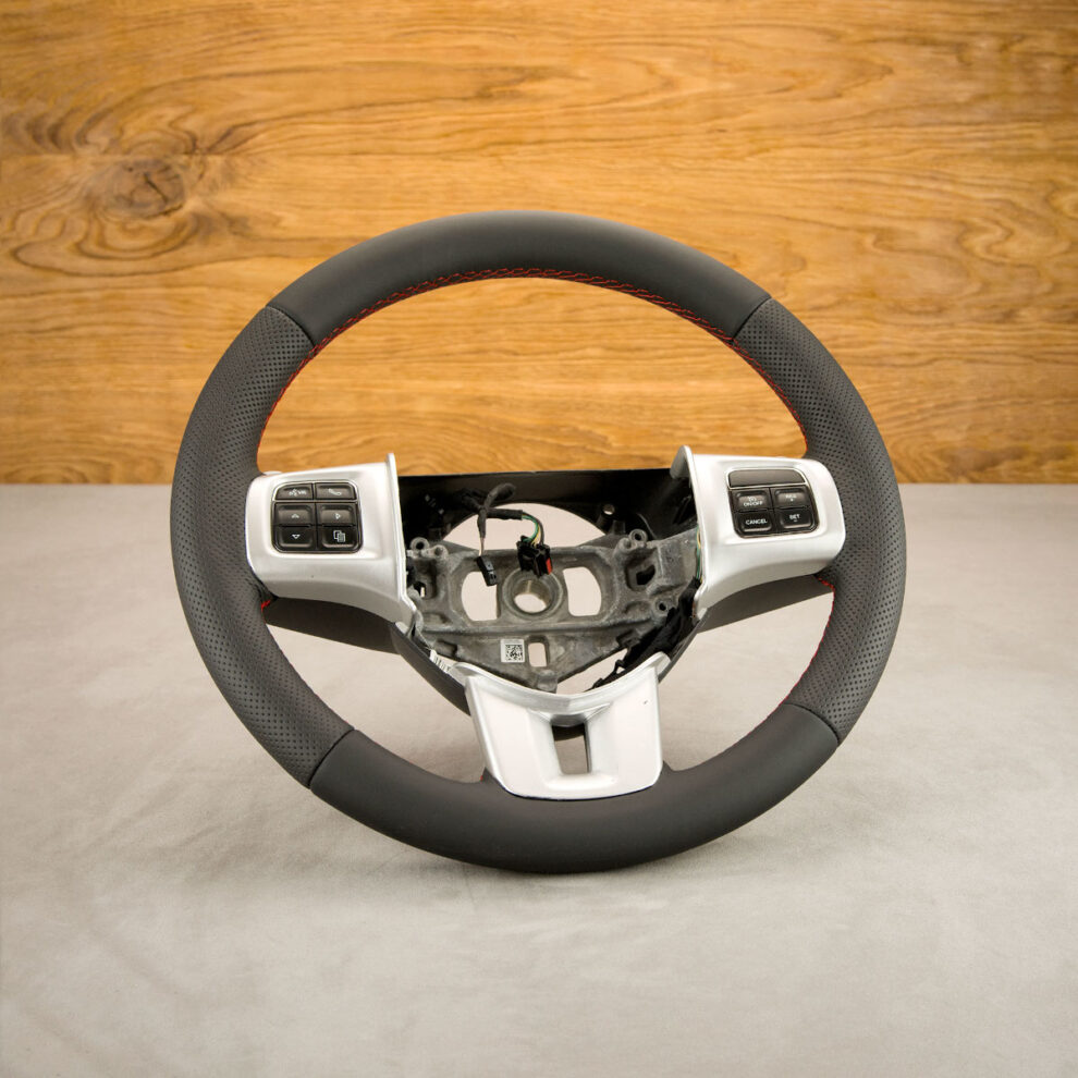 Modyfikacja i obszycie kierownicy Dodge Challenger