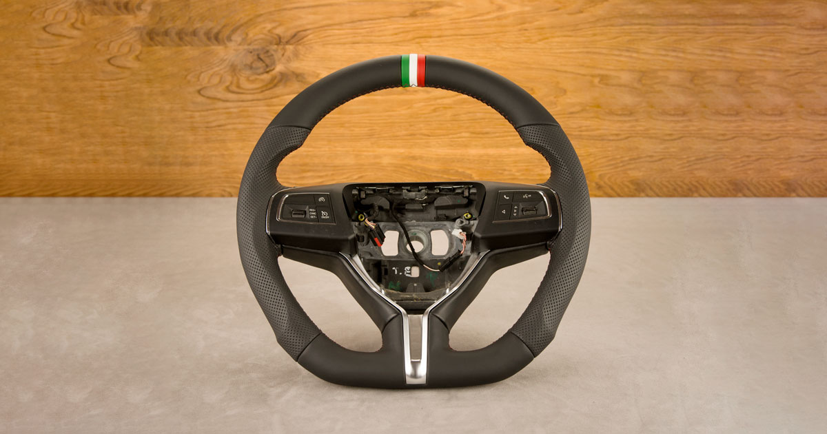 Modyfikacja i obszycie kierownicy Maserati Levante