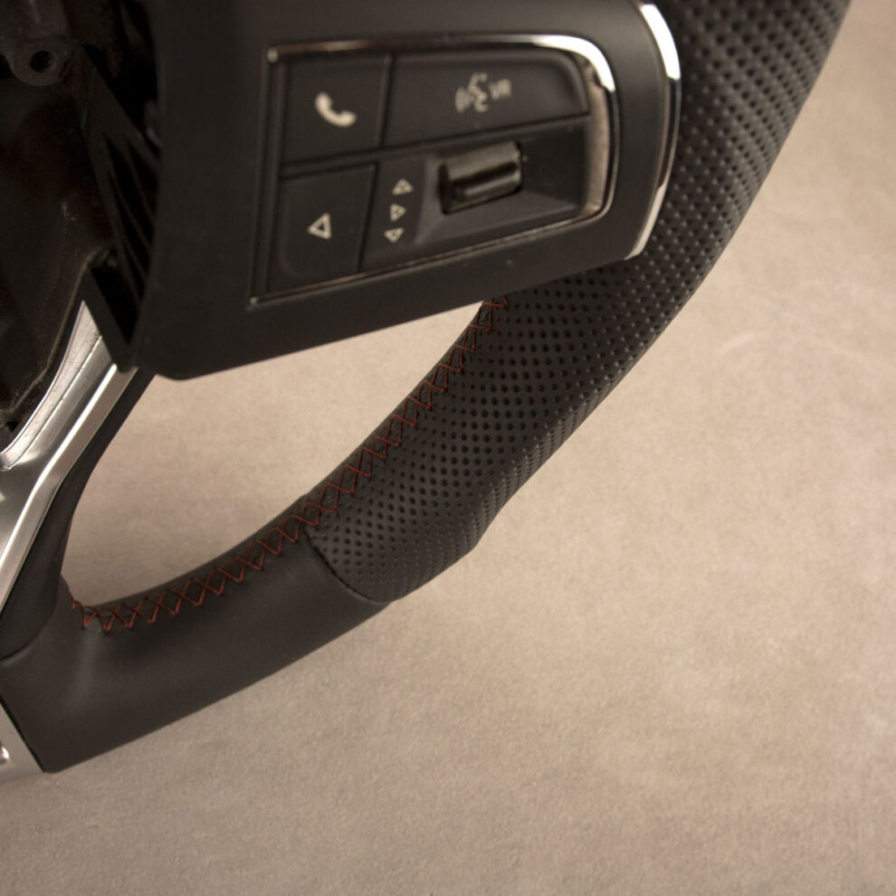 Modyfikacja i obszycie kierownicy Maserati Levante